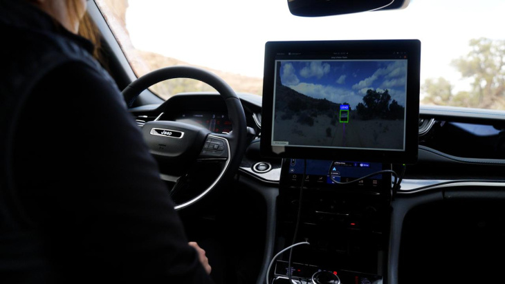 guida autonoma,, ibride,, jeep grand cherokee 4xe: partiti i test su guida autonoma e ai