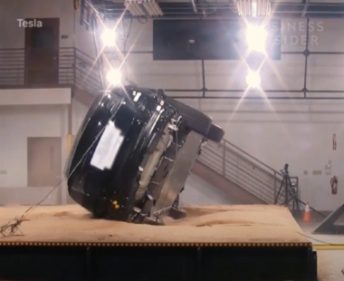 Tesla Model X: ecco perchè è stato il primo SUV a ricevere il massimo punteggio nei crash test [VIDEO]