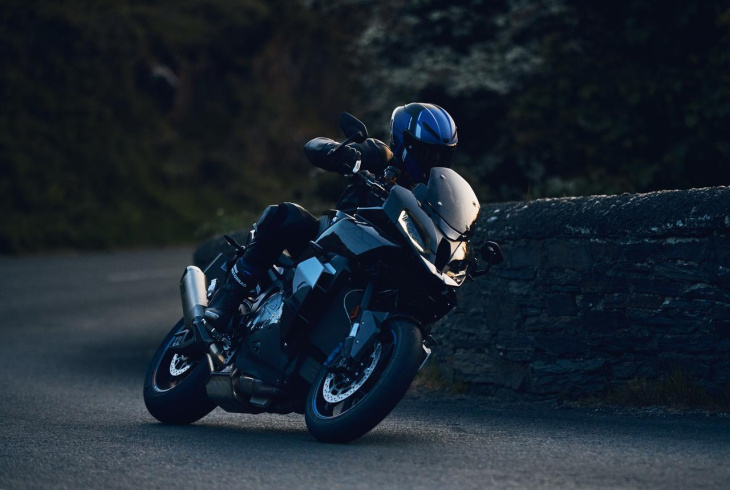 bmw m 1000 xr: svelato il nuovo prototipo di moto sportiva [foto e video]