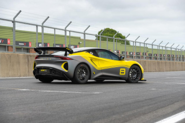Lotus Emira GT4: partite le consegne della nuova auto da corsa [FOTO]