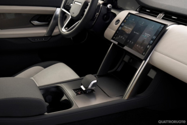 Land Rover Discovery Sport 2024: restyling interni, infotainment, novità