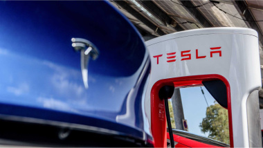 La rincorsa di Tesla in Europa: supera Volvo e punta Stellantis
