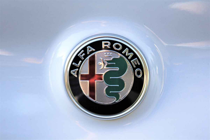 jeep renegade vs ford puma, qual è il migliore crossover? i vantaggi e gli svantaggi di entrambi