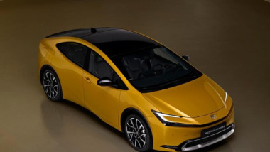 La nuova Toyota Prius si è fatta bella, è solo ibrida plug-in e ha anche il tetto a pannelli solari. Ecco come va, i prezzi e le prestazioni