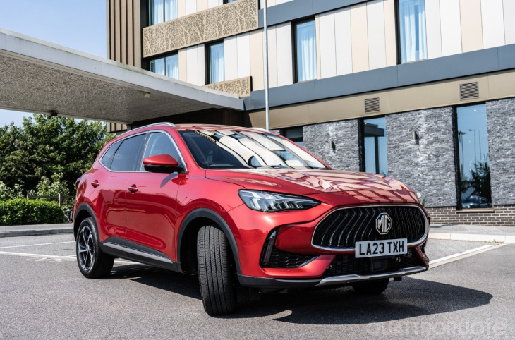 mg hs, mg ehs, android, hs e ehs: le c-suv rinnovate di mg parlano sempre più inglese