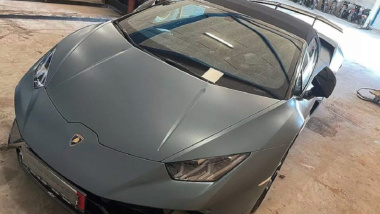 Compra una Lamborghini Huracan da 500.000 euro e viene fermato dalla polizia a 230 km/h: dovrà dire addio alla supercar