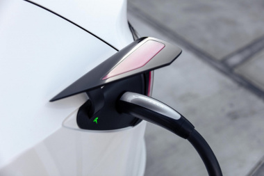 Volvo adotta lo standard di ricarica per auto elettriche di Tesla