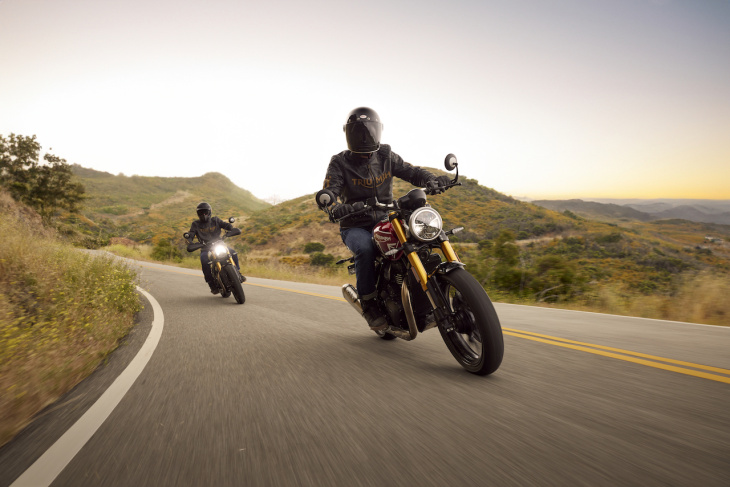 triumph speed 400 e scrambler 400 x: nuovi modelli della panoramica modern classics dedicati ai giovani motociclisti [foto]