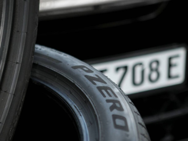 Pirelli presenta gli pneumatici per la Lotus Eletre