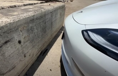 Tesla Model 3 Performance, problemi e difetti elencati dallo youtuber: “Ho buttato i soldi?” [VIDEO]