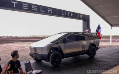 Tesla Cybertruck: prodotto il primo esemplare di serie