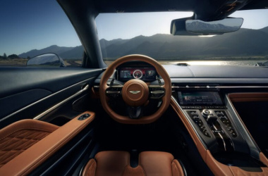 Aston Martin DB12: ancora più sportiva, lussuosa e tecnologica