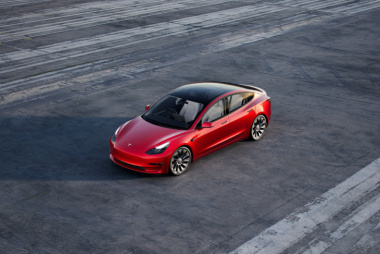 Tesla Model 3, un nuovo video mostra il facelift su strada