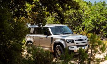 Range Rover Defender: in Sardegna protagoniste di experience esclusive