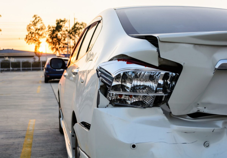 auto danneggiata in parcheggio condominiale: come comportarsi
