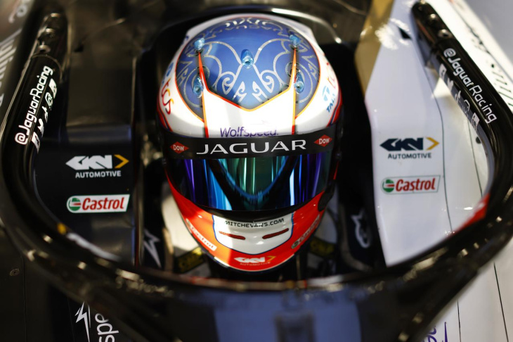 jaguar tcs racing conferma mitch evans per la stagione 2024 di formula e