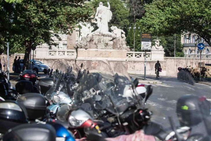 roma, fermata la baby gang dei motorini: rubavano scooter per rivenderli a 100€