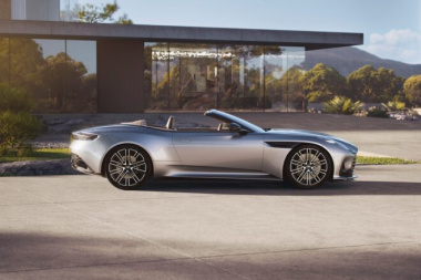 Aston Martin DB12 Volante 2024: svelata la nuova cabrio di lusso [FOTO e VIDEO]