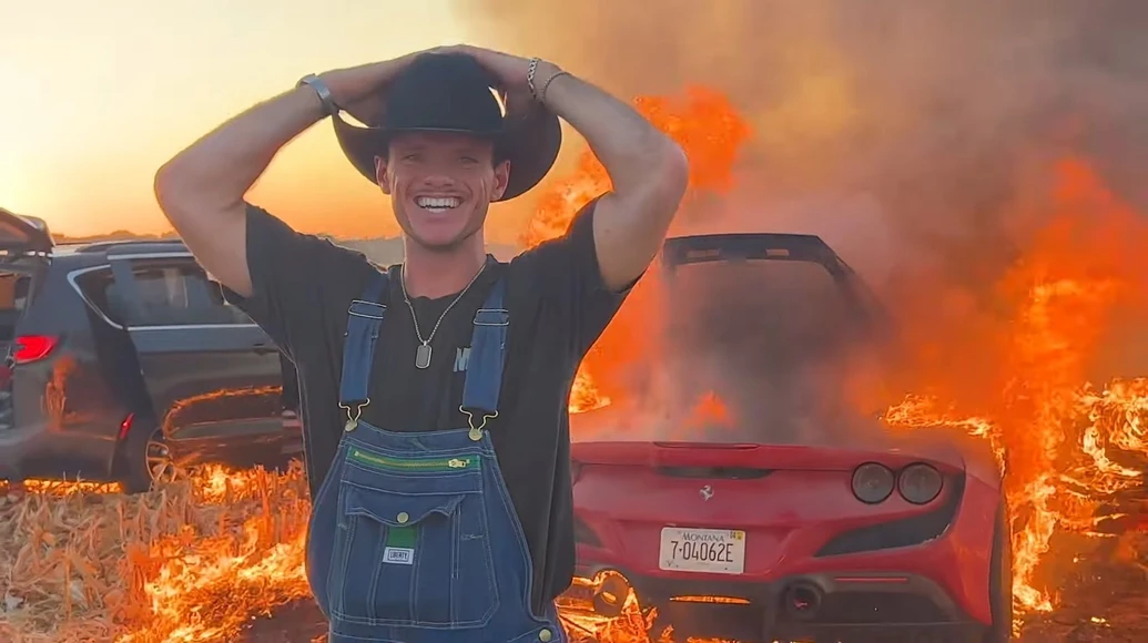 YouTuber brucia completamente la sua Ferrari F8 Tributo [VIDEO]