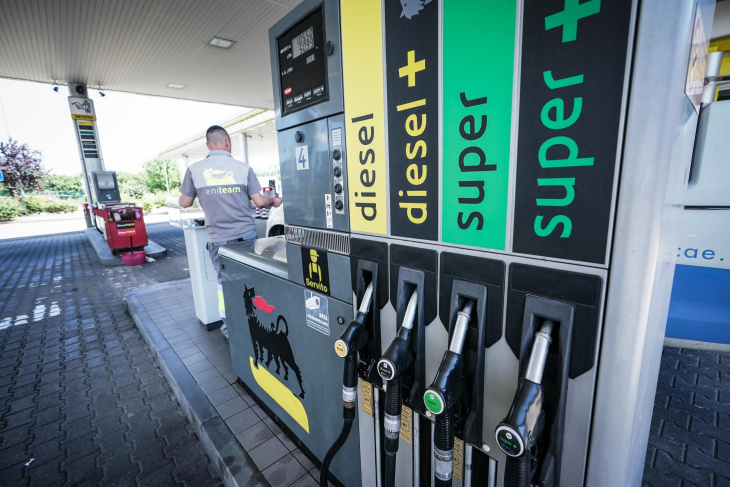 la benzina è stabile a 2,019 euro al litro in autostrada