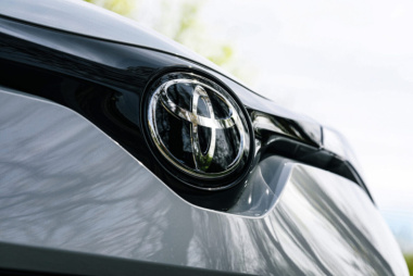 Toyota C-HR: caratteristiche, interni, scheda tecnica e prezzo