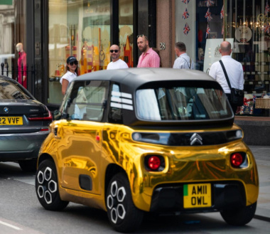 Citroën Ami: un esemplare oro sfila sulle strade di Londra