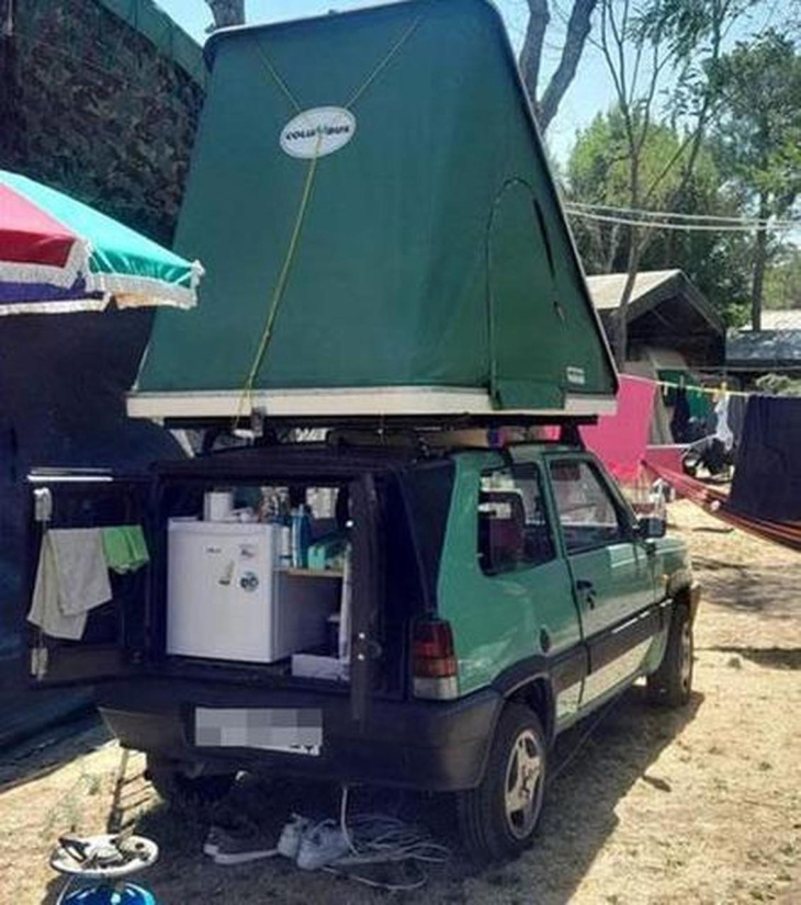 fiat panda trasformata in un mini camper con tanto di tenda [foto]