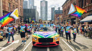 Bentley sostiene la comunità LGBTQ+ con questa Continental GTC