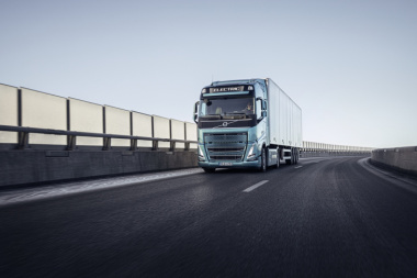 Volvo FH: il camion festeggia oggi 30 anni