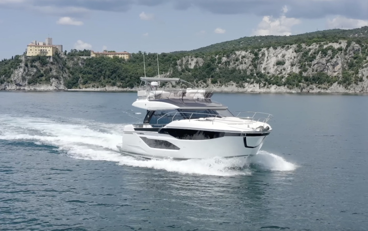 prestige f4 2023: la prova dello yacht a motore fly 
