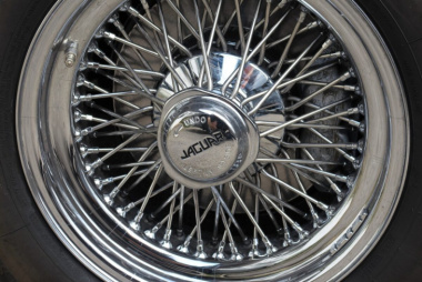 Jaguar E-Type: una leggenda su strada e sul grande schermo