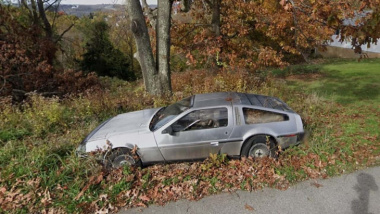 Questa DeLorean abbandonata è stata ritrovata grazie a Google Maps