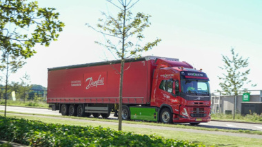 Volvo, tre camion elettrici operativi H24 in Danimarca