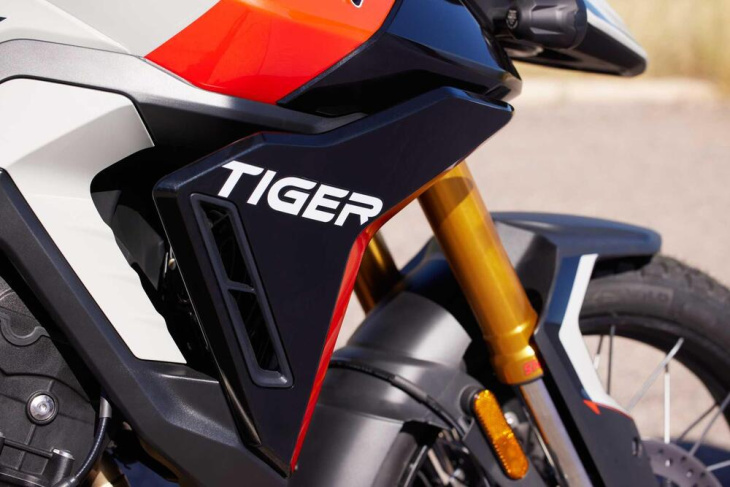 nuove triumph tiger 900: crescono in prestazioni, tecnologia, comfort e carisma 