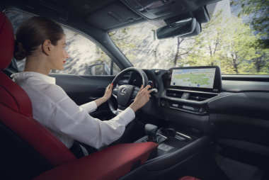 Lexus UX 2023, il restyling colpisce nel segno: dotazione multimediale elevata e pacchetto ADAS più completo