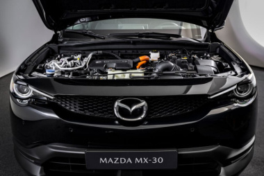 Mazda MX-30 R-EV: prova in anteprima, scheda tecnica, consumi reali, prezzo