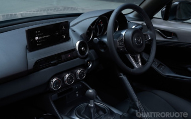 Mazda MX-5 restyling 2024: motori, interni, infotainment, Adas