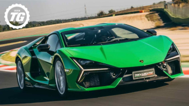 Video: in pista con l'hypercar ibrida Lamborghini Revuelto da oltre 1.000 CV