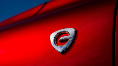 Mazda cambia strategia sull'auto elettrica negli USA