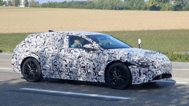 Nuove foto spia anticipano l’Audi A6 Avant e-tron