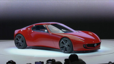 Mazda Iconic SP: la sinuosa sportiva che apre la strada alla MX-5 elettrificata [FOTO]