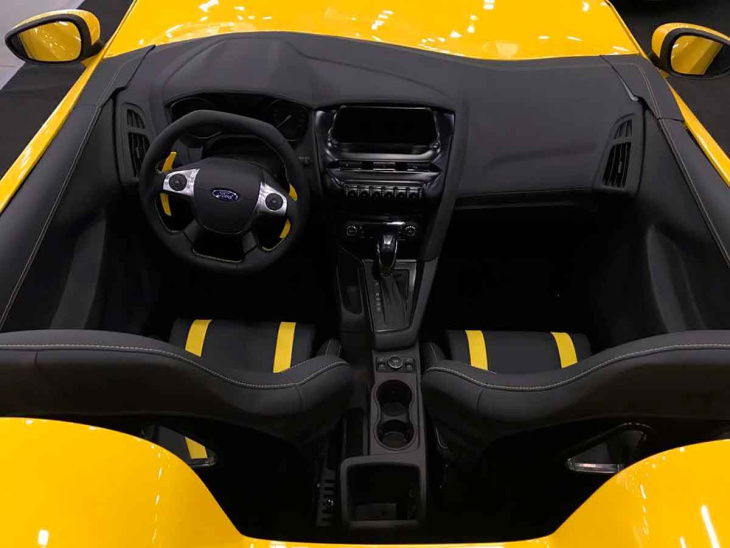 video: modificatore trasforma ford focus in auto sportiva a due posti