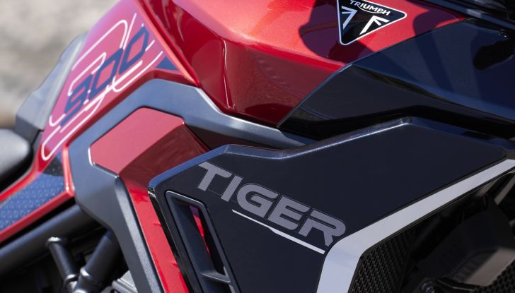 triumph tiger 900 2024: novità, design e caratteristiche tecniche