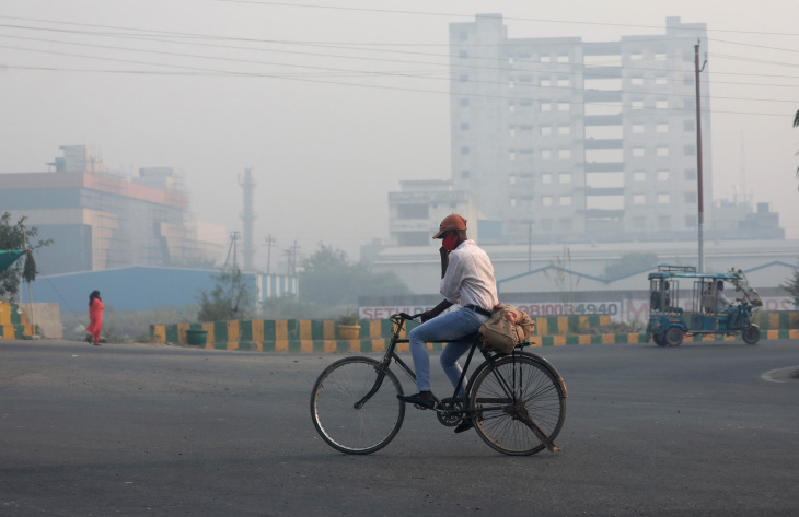 india: smog persiste, prolungata la chiusura delle scuole