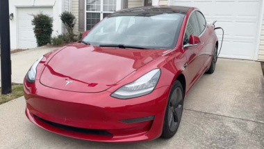 La batteria di questa Tesla Model 3 è improvvisamente morta