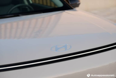 Hyundai Kona Hybrid: la prova su strada del SUV coreano