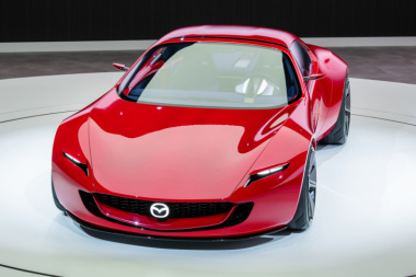 Fantastica Iconic SP: Mazda adora lo sport. La vettura utilizza il motore ad induzione con un Wankel di aiuto