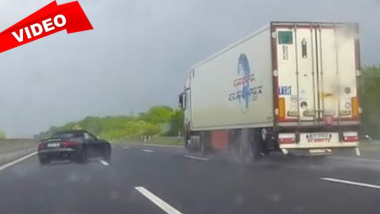 Jaguar F-Type sfiora il disastro in autostrada: il conducente per un pelo evita il peggio [VIDEO]