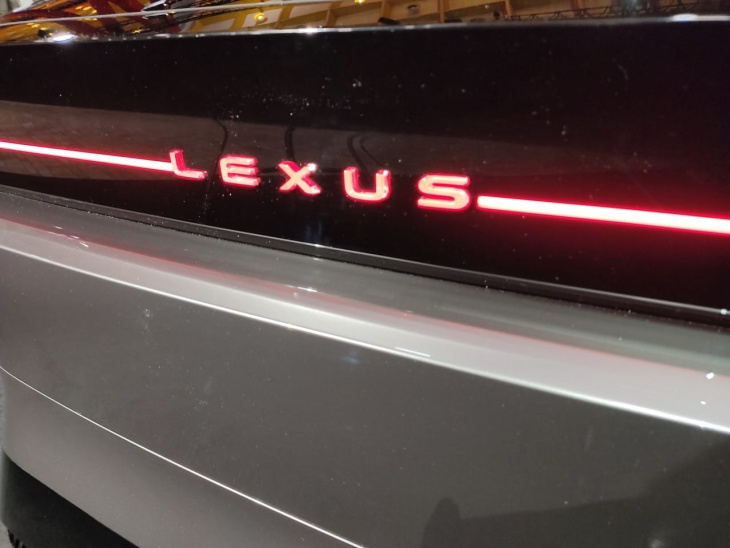 lexus: la lf-zc e le future novità del marchio di lusso [foto e video]