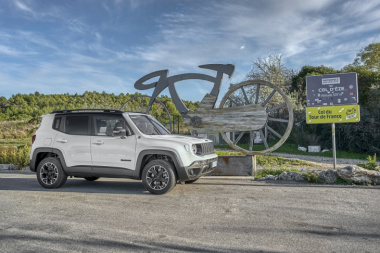 Jeep Renegade 4xe mostra le sue capacità esplorando la Costa Azzurra